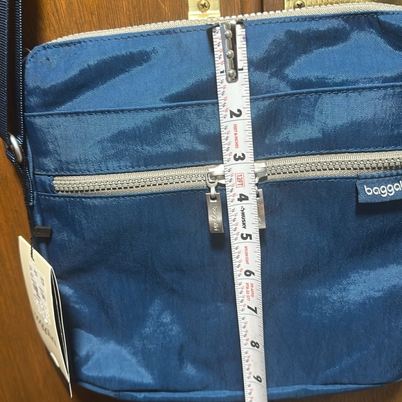 baggallini Comrade Crossbody - Picture 7 of 9